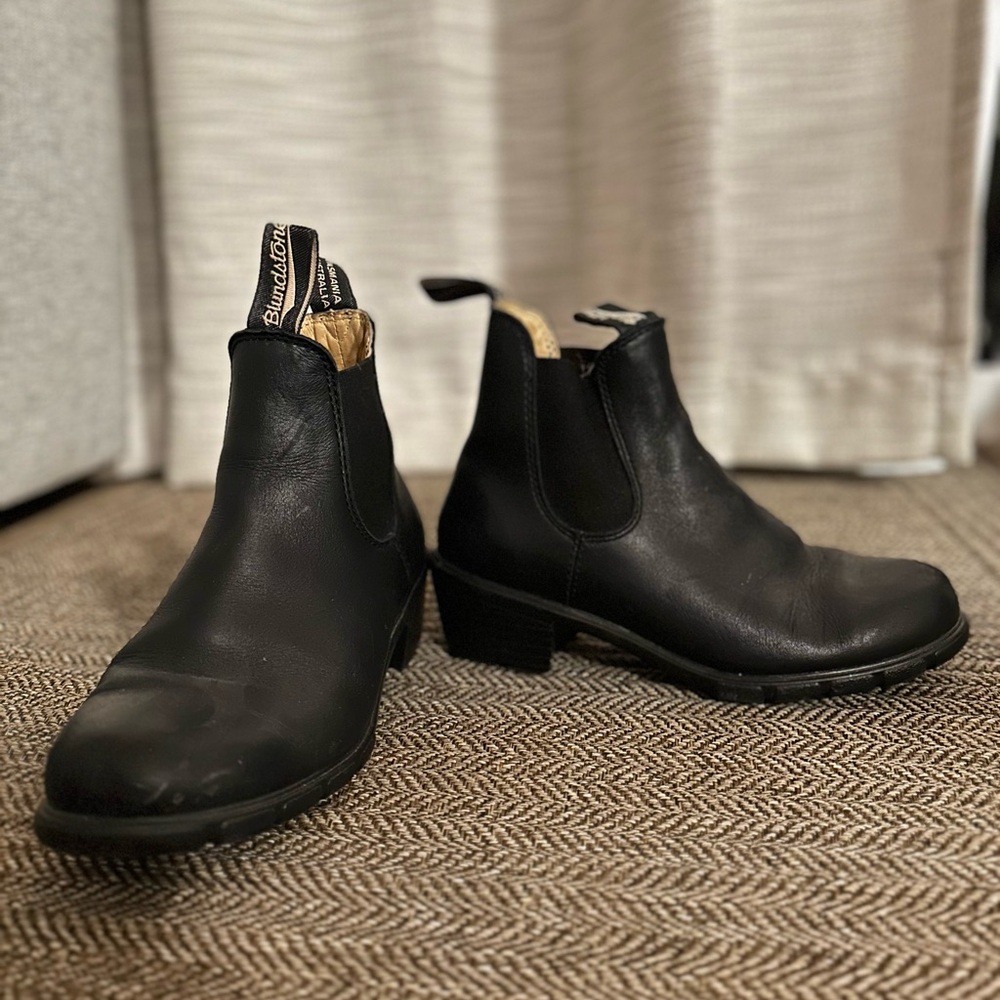 BLUNDSTONE HEELED BOOTS